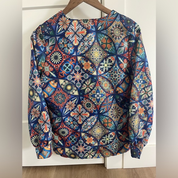 BRAND NEW PRINTED BLOUSE - Picture 2 of 2